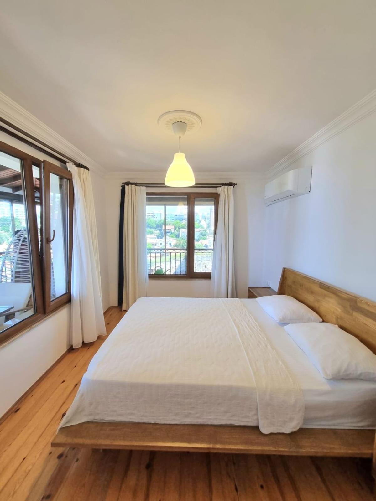 Mavi Avlu - Old Town Apartments Анталия Екстериор снимка